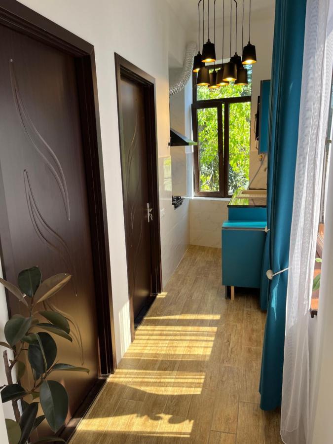 Guest House Mtani Near Colchis Fountain クタイシ エクステリア 写真